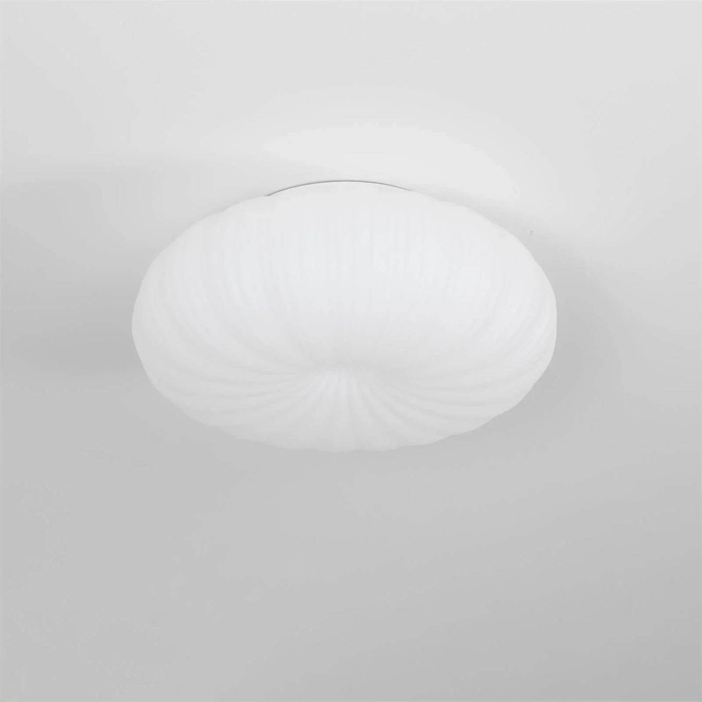 Moderne loftlampe med kuppelskærm – Inspireret af muslingen, japandi-stil