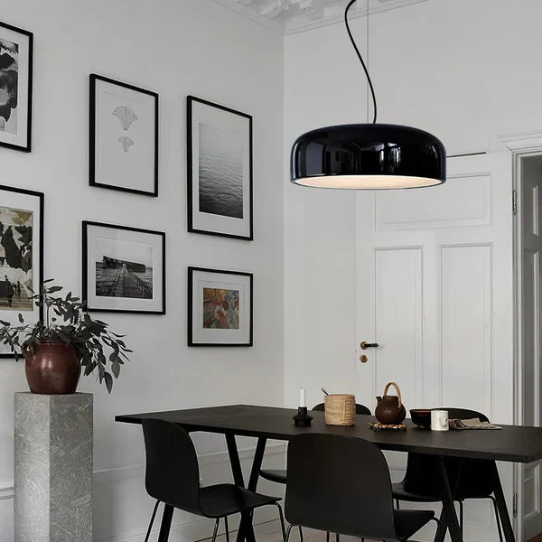 Moderne LED-pendellampe i diskform