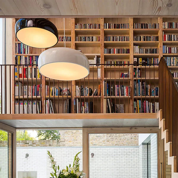Moderne LED-pendellampe i diskform