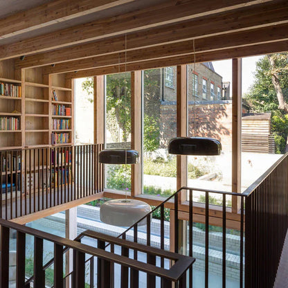 Moderne LED-pendellampe i diskform