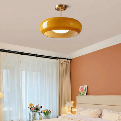 Elegant loftlampe med orange glasskærm i vintage stil