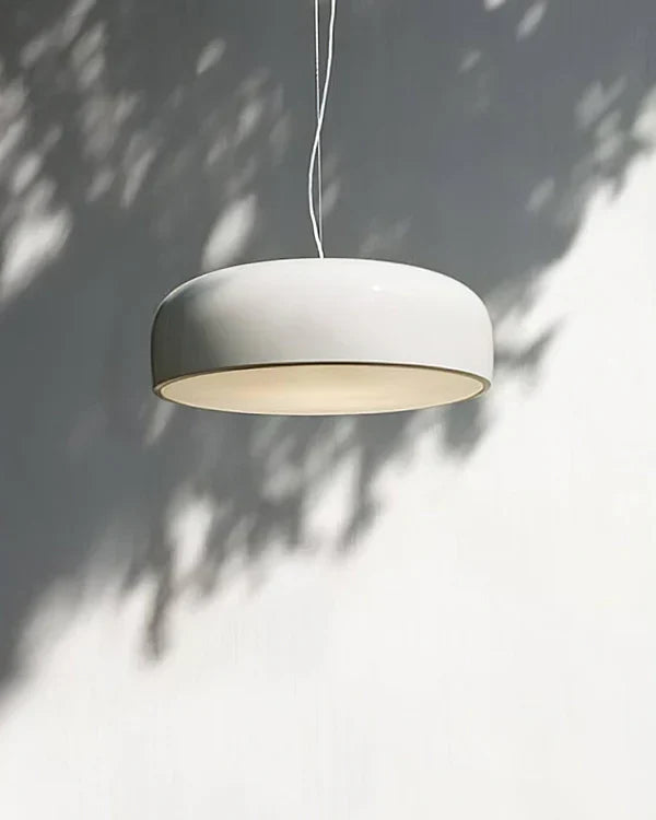 Moderne LED-pendellampe i diskform