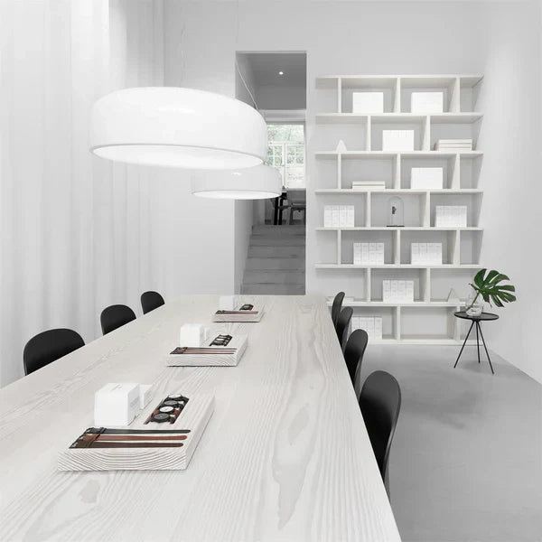 Moderne LED-pendellampe i diskform