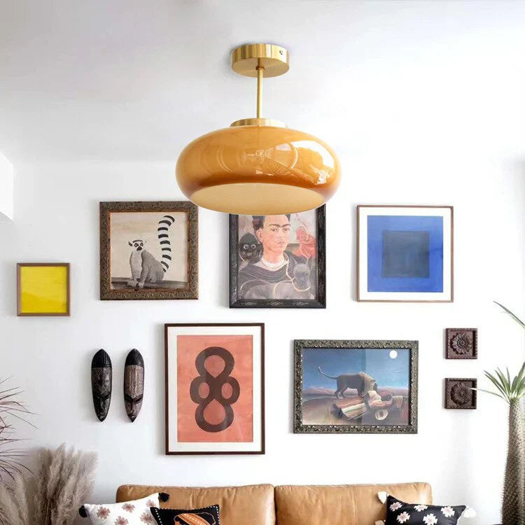 Elegant loftlampe med orange glasskærm i vintage stil
