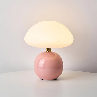 Moderne bordlampe med kugleformet fod og skærm i svampeform