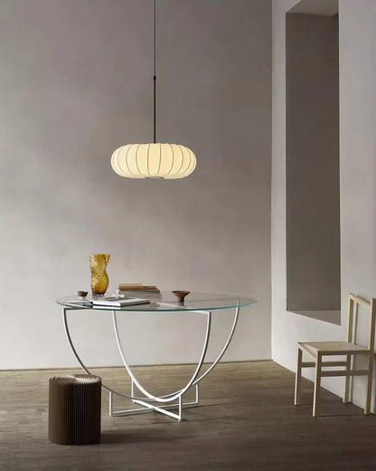 Loftlampe med silkeskærm i japansk wabi-sabi stil – oval skærm med let ribbet overflade