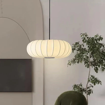 Loftlampe med silkeskærm i japansk wabi-sabi stil – oval skærm med let ribbet overflade