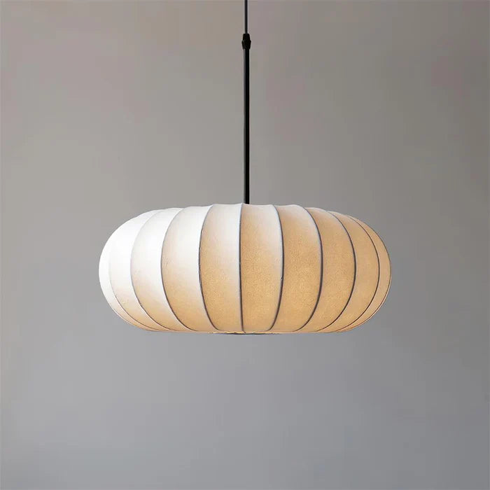 Loftlampe med silkeskærm i japansk wabi-sabi stil – oval skærm med let ribbet overflade