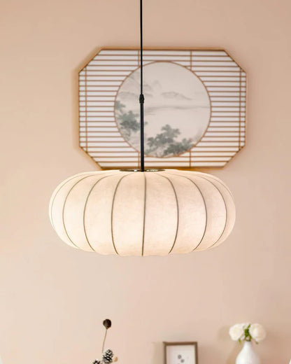 Loftlampe med silkeskærm i japansk wabi-sabi stil – oval skærm med let ribbet overflade